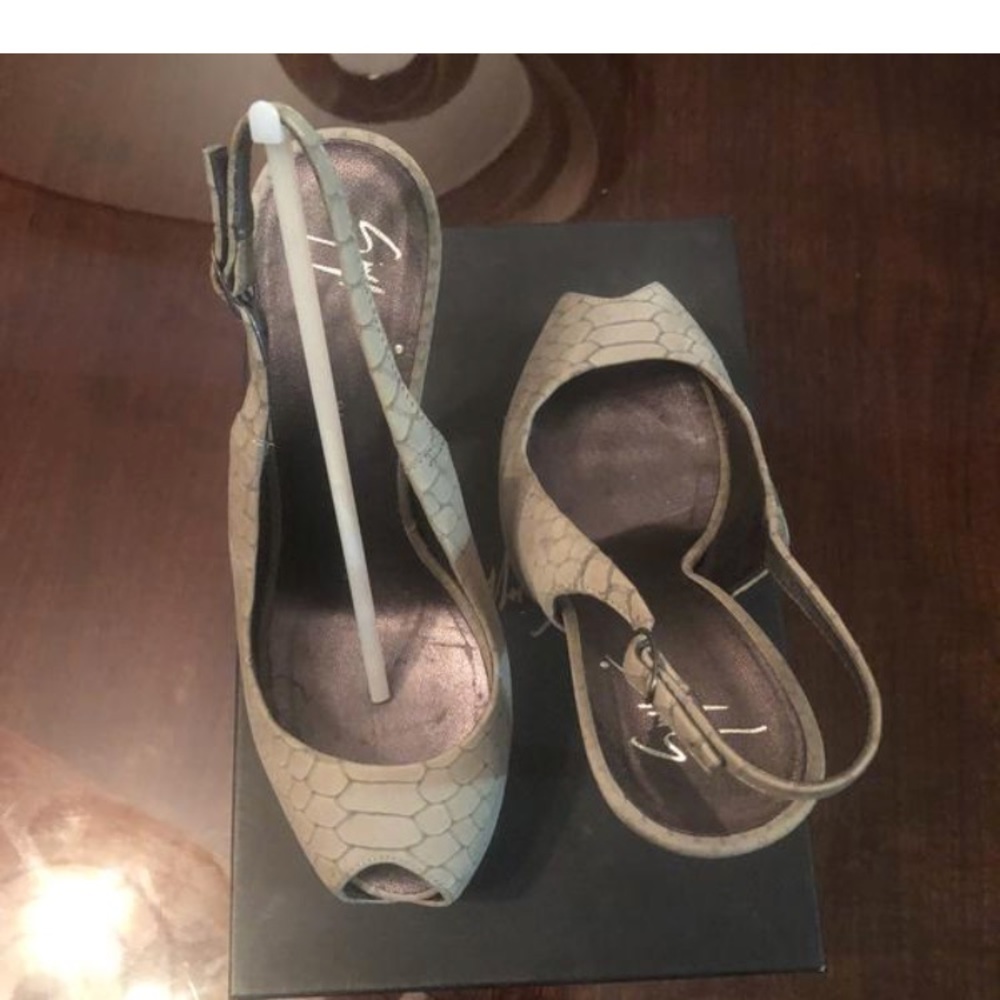 Pump high heels - Picture 3 of 3